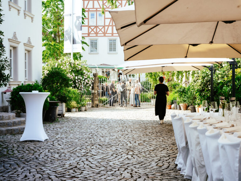 Weingut Innenhof der Hochzeit Event Location Winzerhof Stahl™ nahe Taubertal zw. Würzburg u. Rothenburg · köstlich speisen, feine Weine, feiern bis zum Morgengrauen