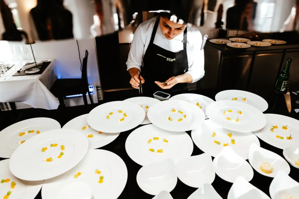 Zubereitung Fine Dining in der Hochzeit Event Location Winzerhof Stahl™ nahe Taubertal zw. Würzburg u. Rothenburg · köstlich speisen, feine Weine, feiern bis zum Morgengrauen