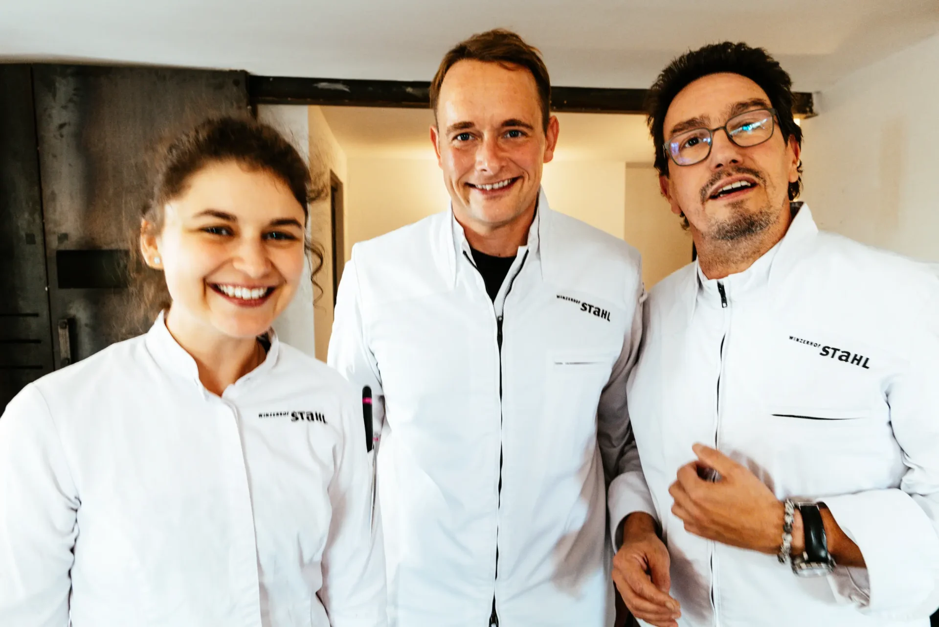 Gruppenaufnahme Küchenchefs im Fine Dining Restaurant Stahl: Magdalena Ertel, Christian Stahl, Dominique Schweiger