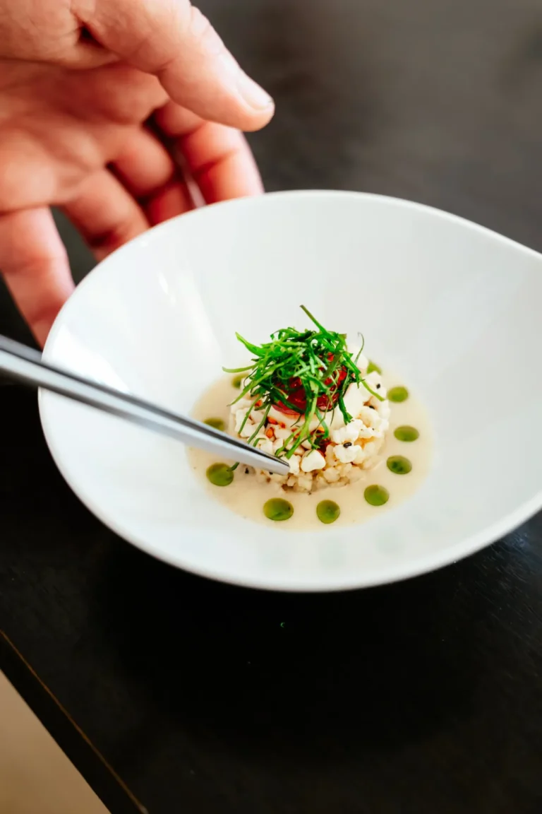 9-Gänge Menu im Fine Dining Restaurant Stahl Auernhofen: Gewürzbulgur l Schmalzmüllerkäsebruch l Ajoblanco