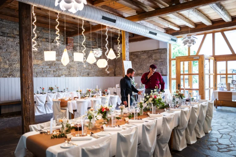 Festsaal "Tenne" in der Hochzeit Event Location Winzerhof Stahl™ nahe Taubertal zw. Würzburg u. Rothenburg · köstlich speisen, feine Weine, feiern bis zum Morgengrauen