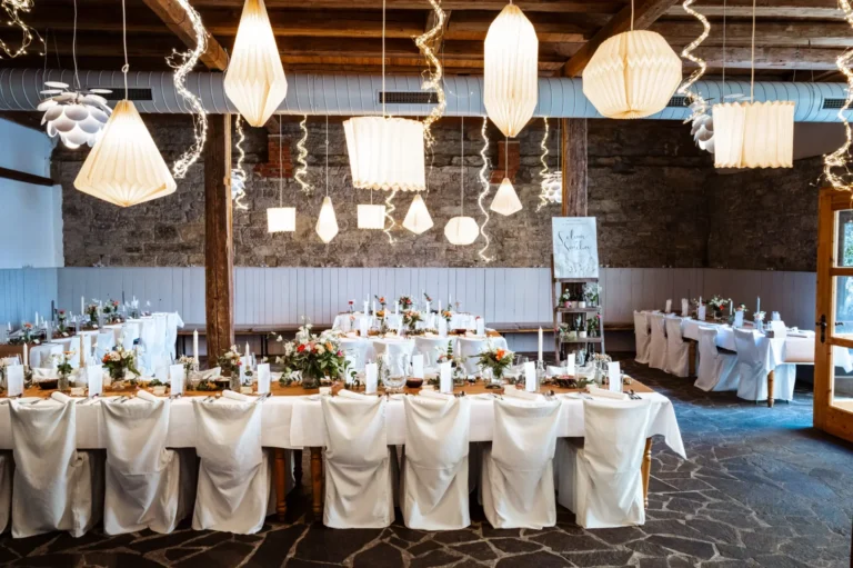 Dinner im Festsaal "Tenne" in der Hochzeit Event Location Winzerhof Stahl™ nahe Taubertal zw. Würzburg u. Rothenburg · köstlich speisen, feine Weine, feiern bis zum Morgengrauen