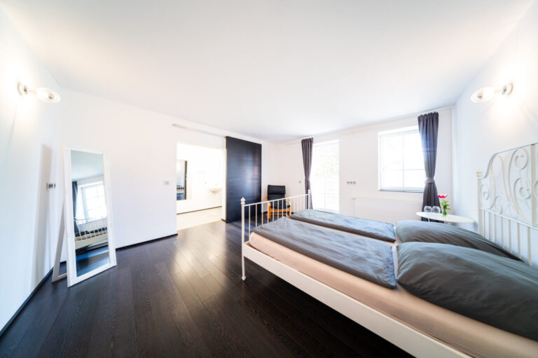 Gästezimmer im Winzerhof Stahl - große, moderne, einfache Loft Suiten mit eigenem Bad