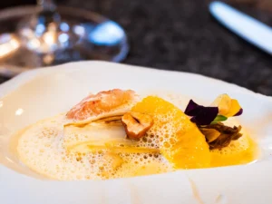 Frisch im neuen Herbst Menu im Fine Dining Restaurant Stahl: Kalb | Chiccore | Orange
