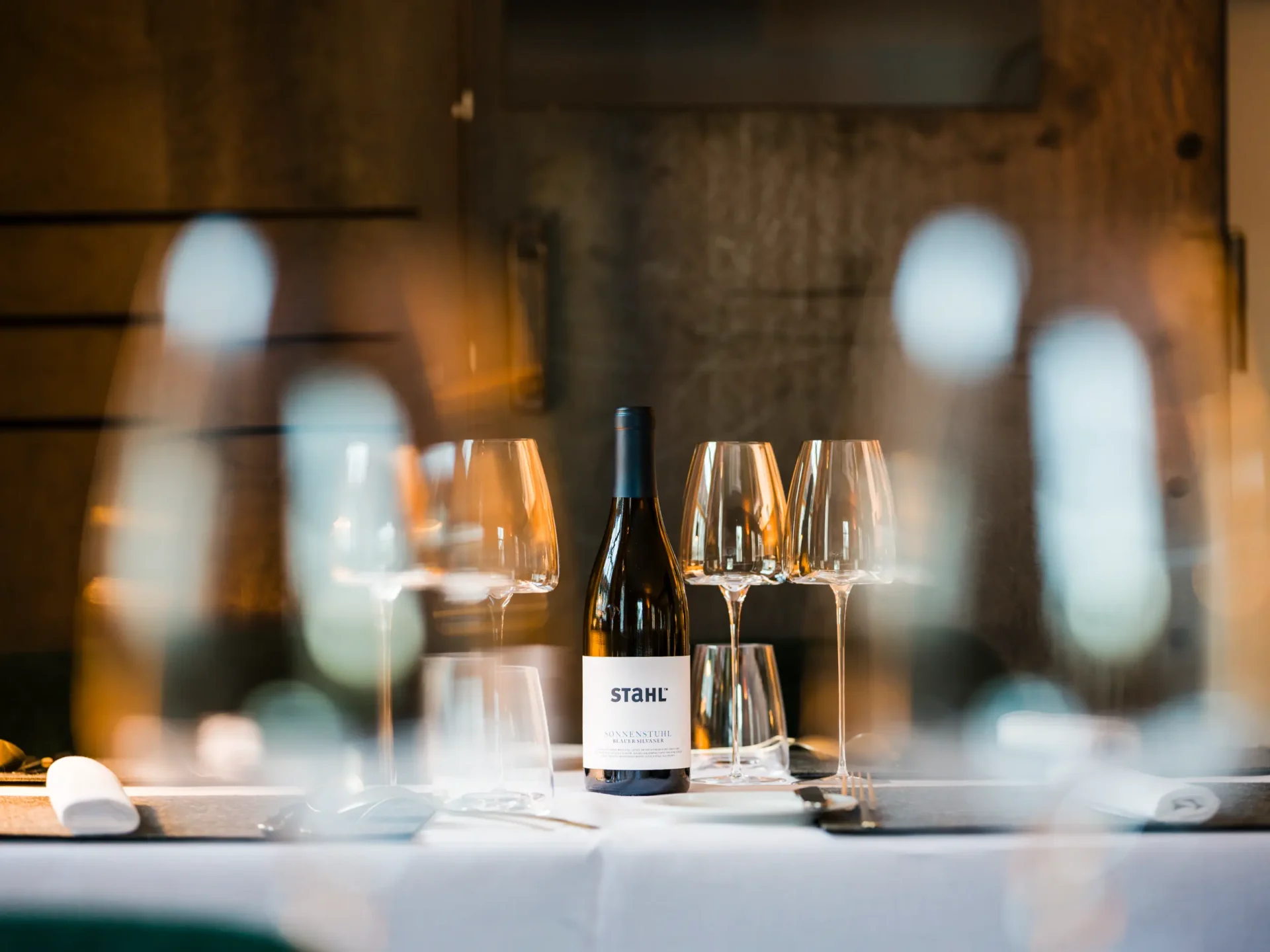 Fine Dining Restaurant Stahl Auernhofen · 9-Gänge Menu mit passender Weinbegleitung · Sonnenstuhl Blauer Silvaner